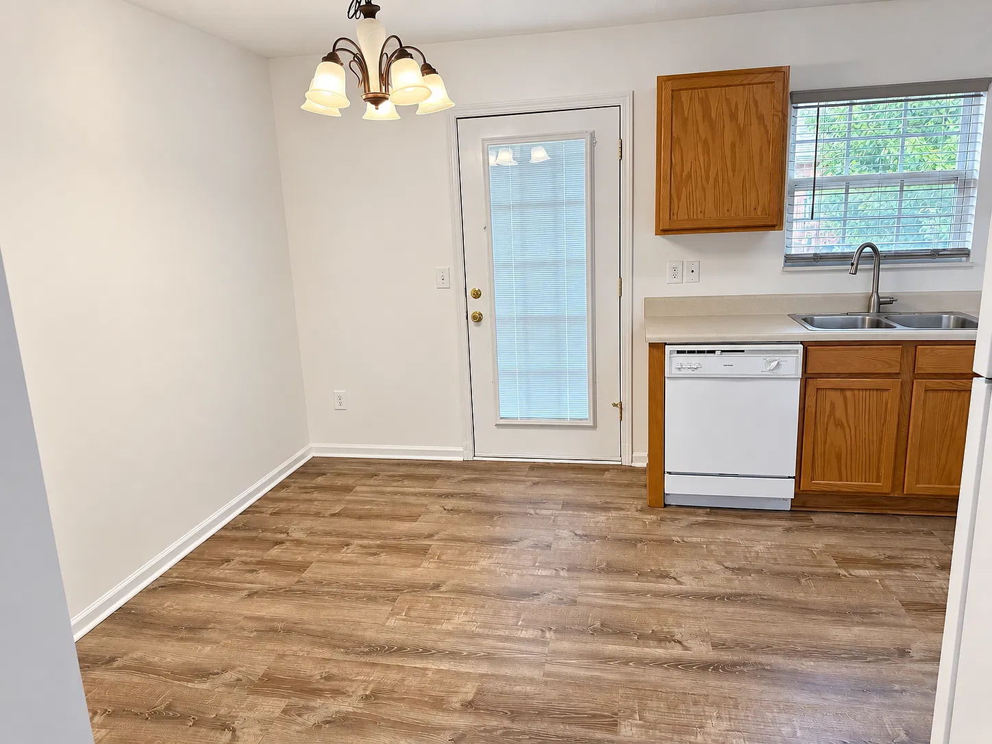 2 bed, 1000 sqft, $1,650 — Photo 2
