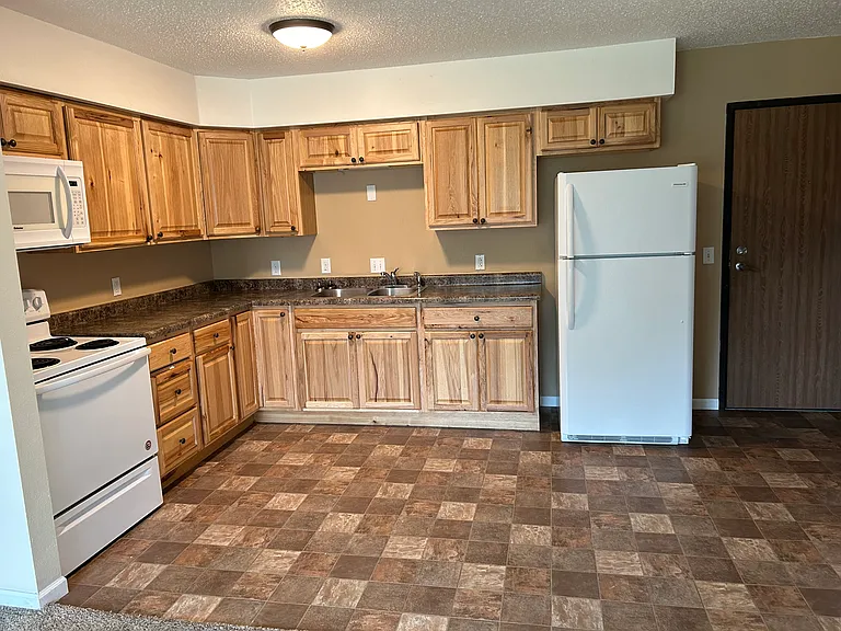 222 N Central St — Photo 2