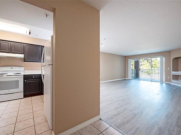 3rd image of 14025 Fairway Island Dr APT 322