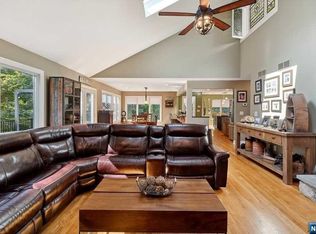 8 Craven Rd, Mountain Lakes, NJ 07046