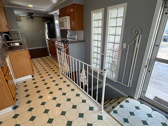Entry way to kitchen