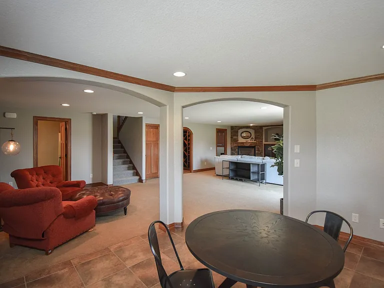 2204 S Silverthorne Ave — Photo 53