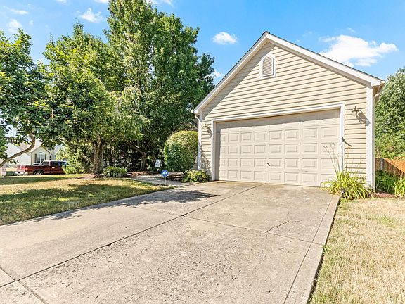 3rd image of 8835 Lobelia Ct