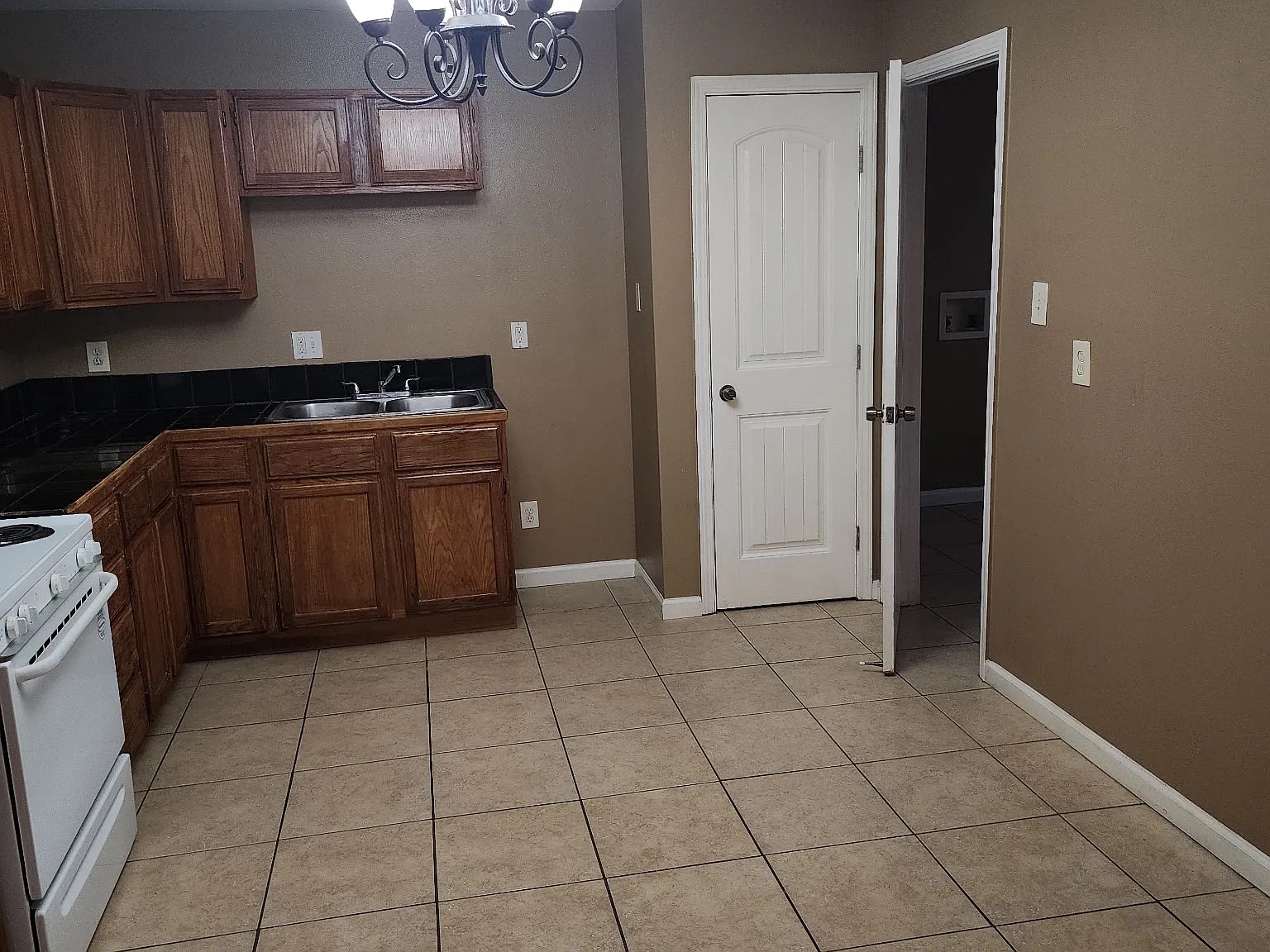 2109 Octavia Dr — Photo 3