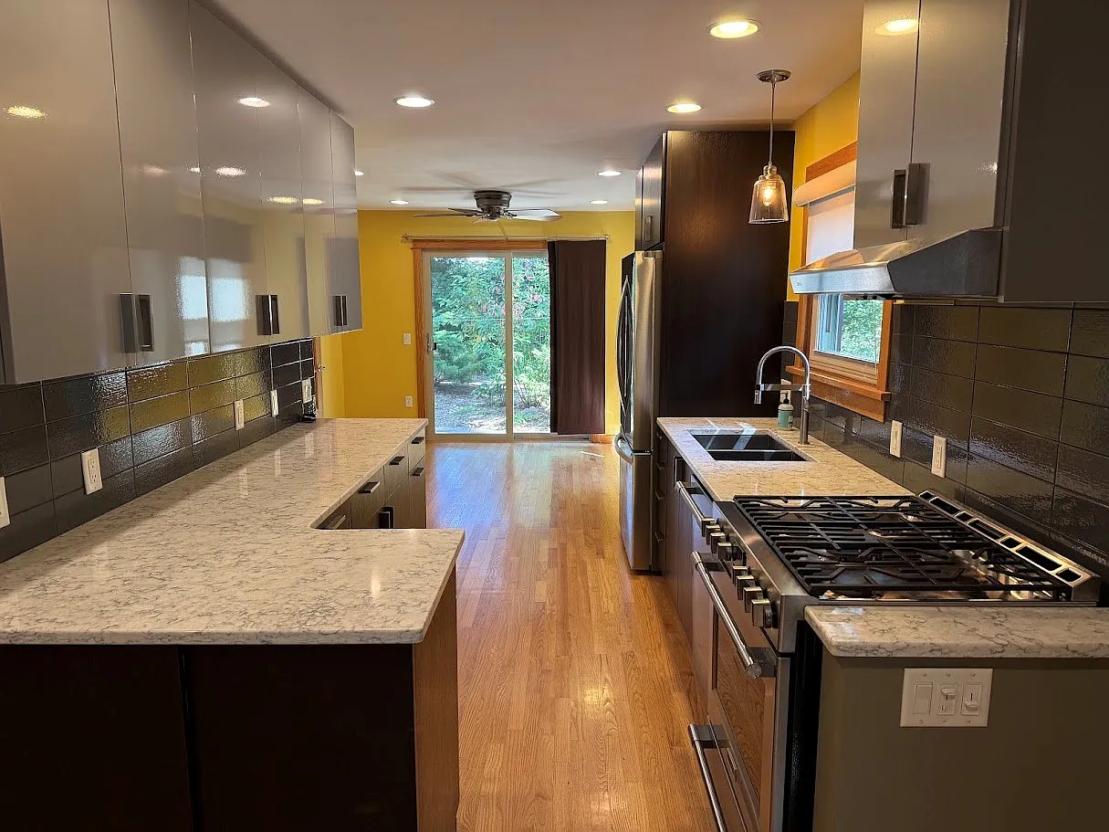 2 bed, 915 sqft, $2,295 — Photo 3
