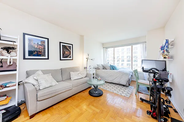 Rented by Reuveni LLC | media 9