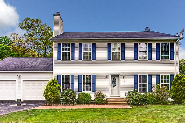 Welcome to 61 Edgemere Blvd.