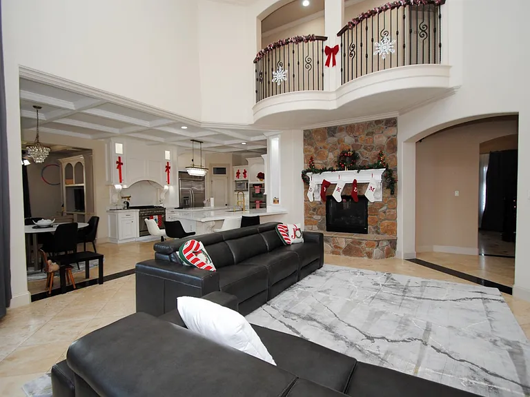 15823 Medina Lake Ln — Photo 7