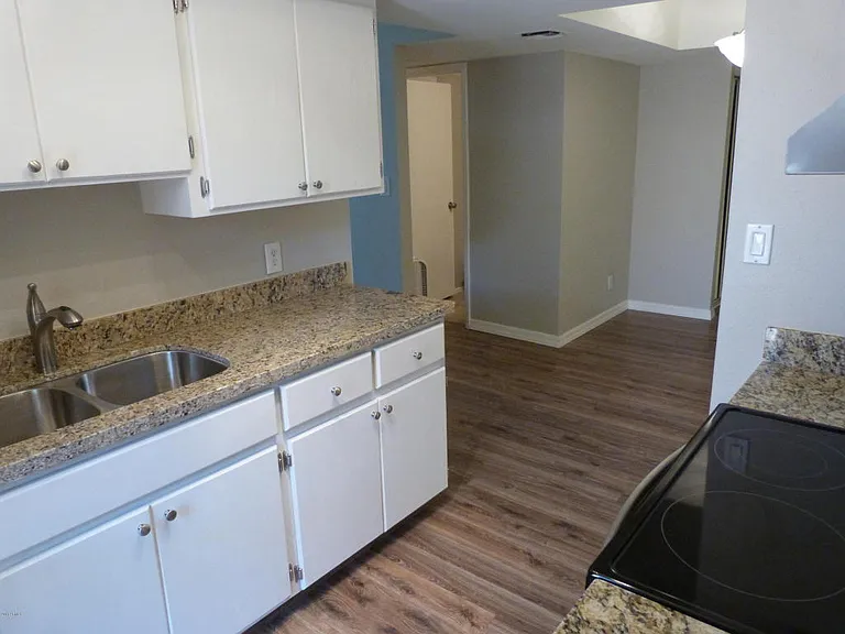 3131 W Cochise Dr #207 — Photo 2