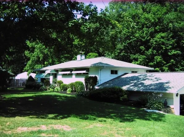 7761 Hidden Valley Dr, Kirtland, OH 44094