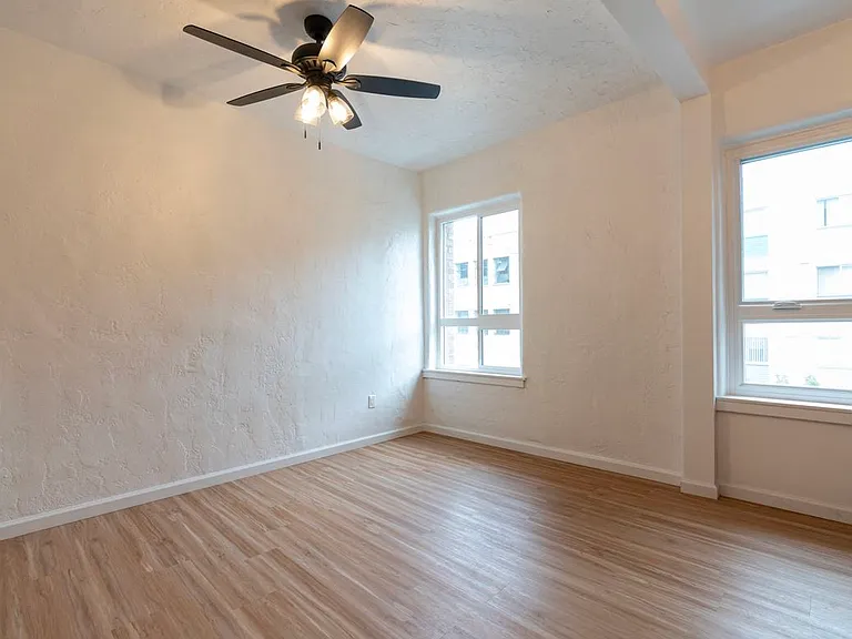 1665 N Sycamore Ave — Photo 29