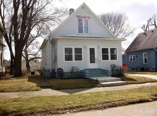 864 E Walnut St, Canton, IL 61520