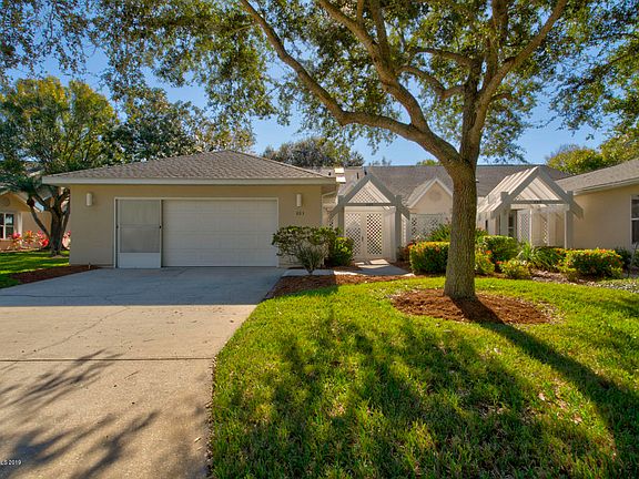 2nd image of 883 Oakwood Dr