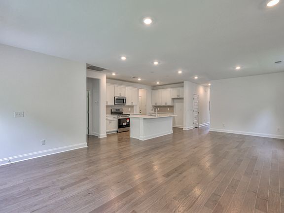 Selections and Finishes May Vary. R2