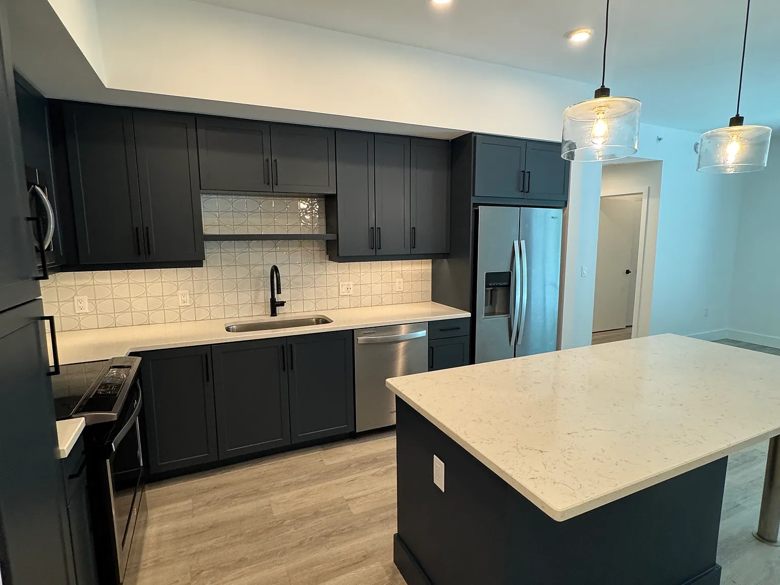 2 bed, 1070 sqft, $3,050 — Photo 2