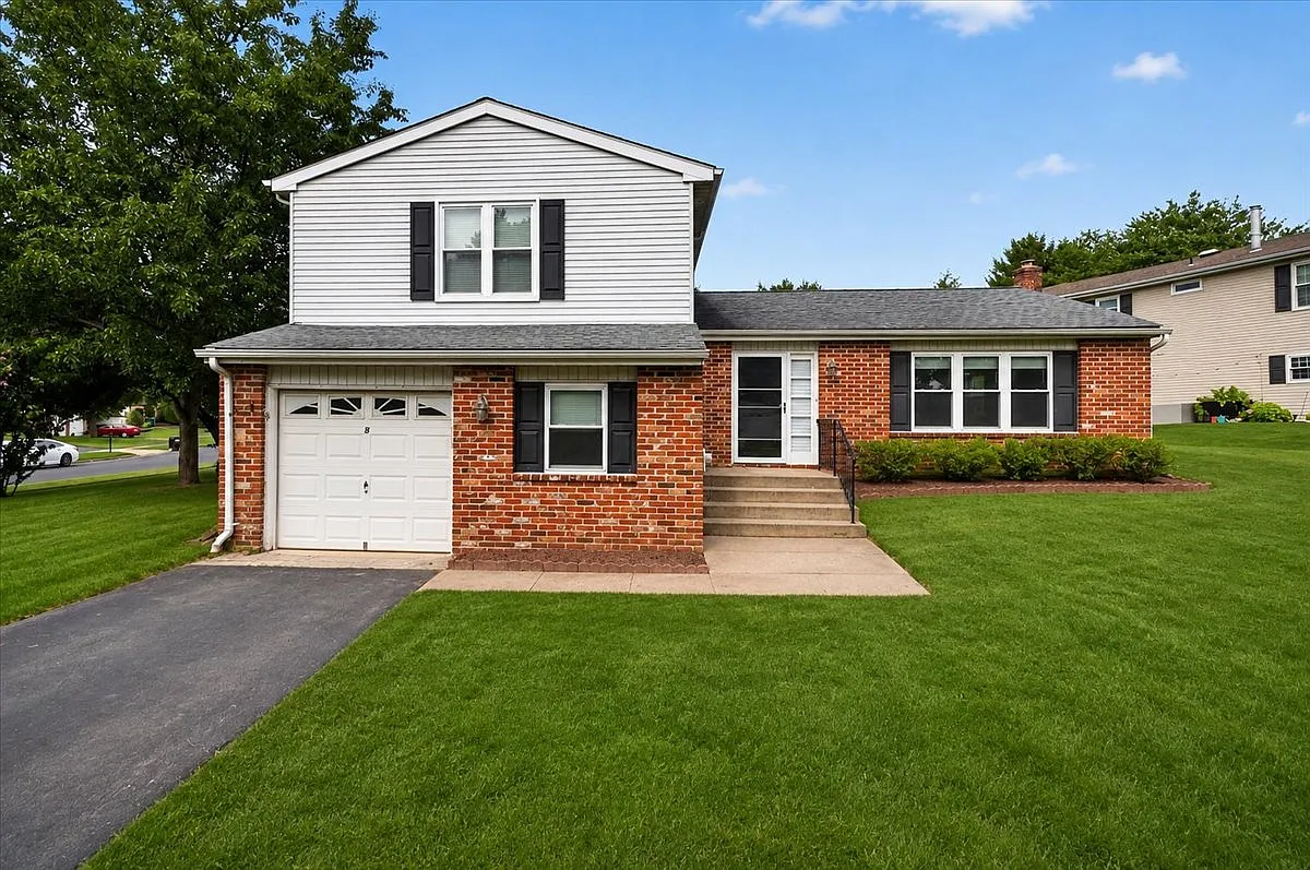 3 bed, 2.5 bath, 1624 sqft, $3,500 — Photo 2