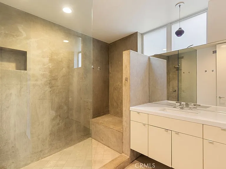 920 Skyline Dr — Photo 18