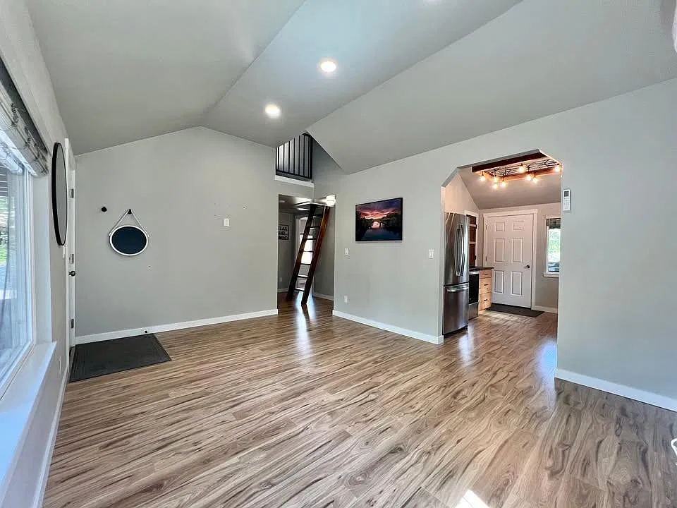 1883 Allen Creek Road — Photo 3
