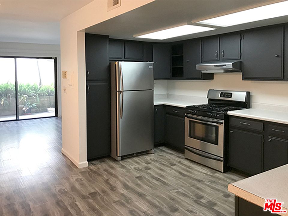 1st image of 620 W Hyde Park Blvd Unit 122