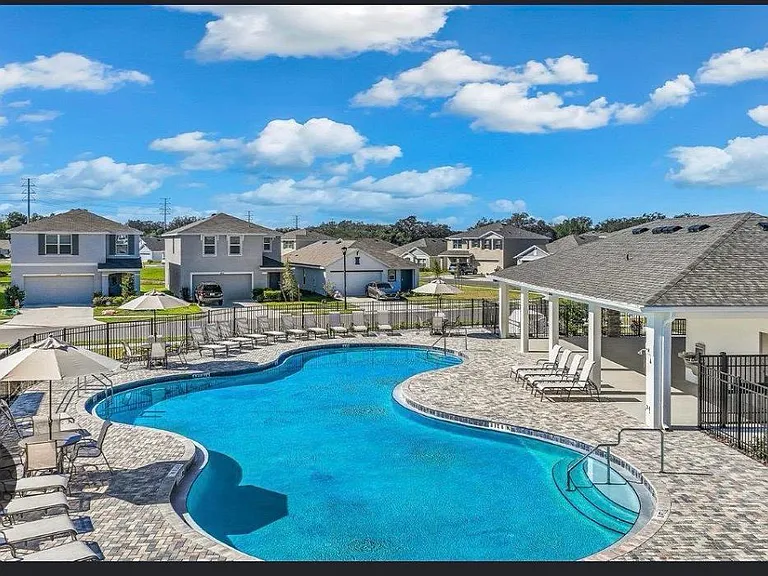 37066 Kings Crown Dr — Photo 2