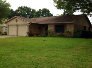 412 S Amherst Dr, West Columbia, TX 77486