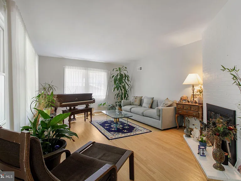 9504 Wadsworth Dr — Photo 8