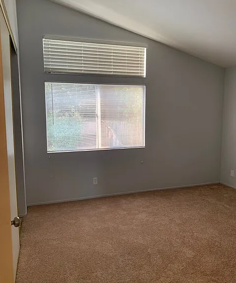 467 Whitney Ave — Photo 11