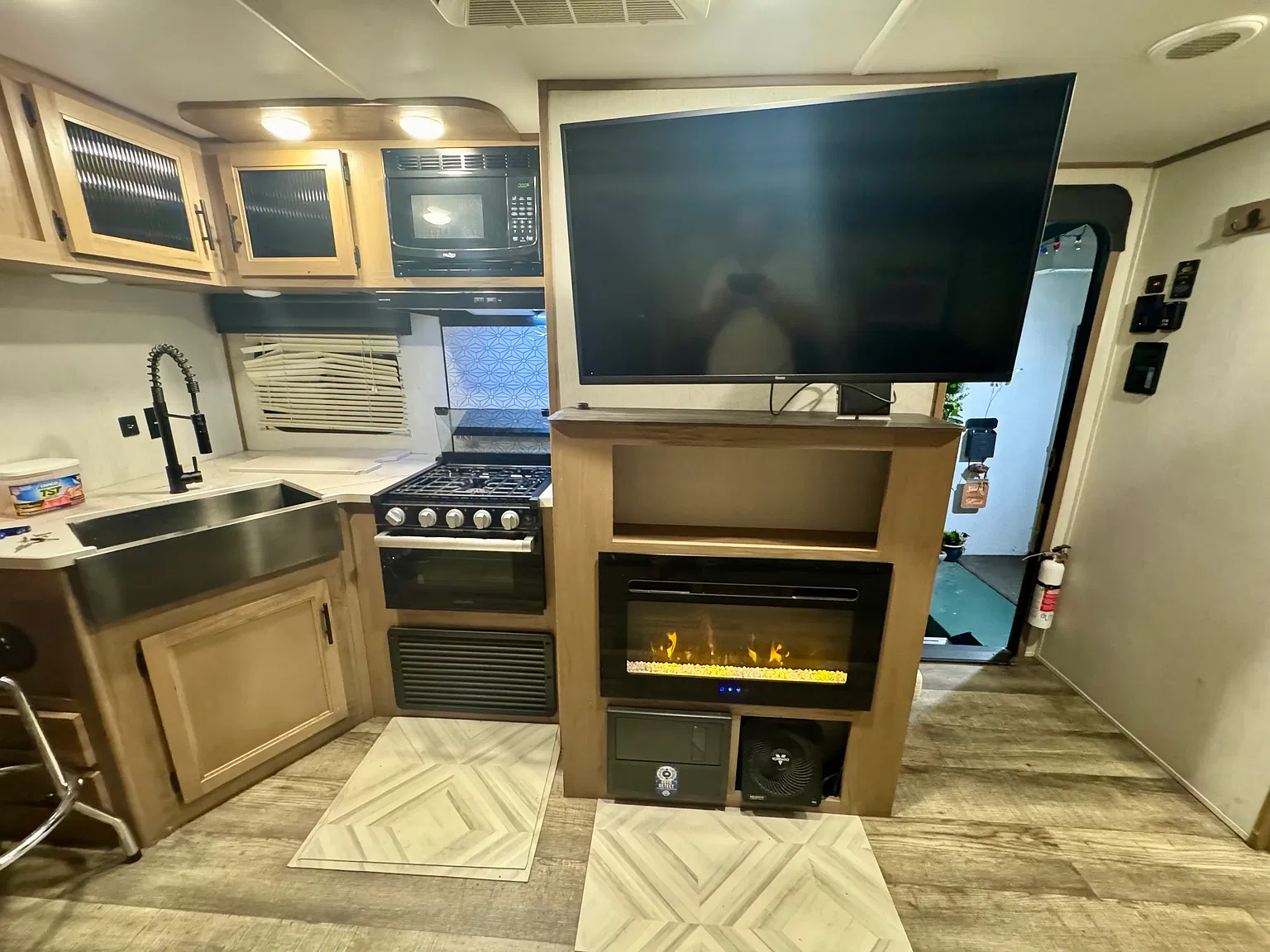 1 bed, 1000 sqft, $1,444 — Photo 1