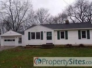 3863 Suburban Shores Dr NE, Grand Rapids, MI 49525