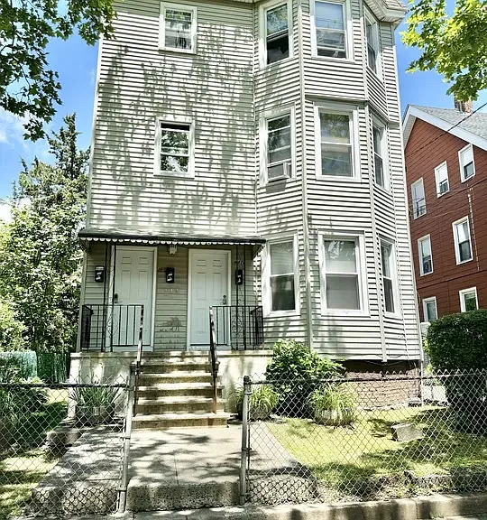247 W Ivy St #B — Photo 1