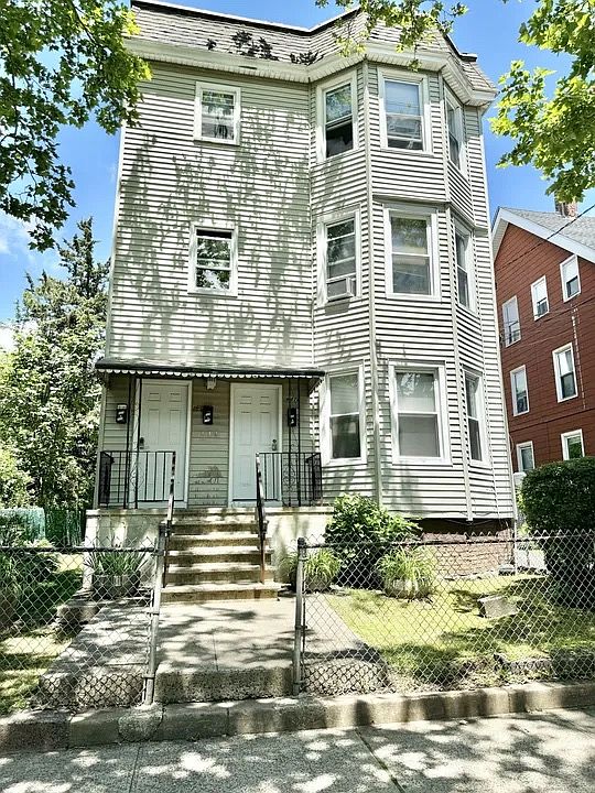 1st image of 247 W Ivy St #B