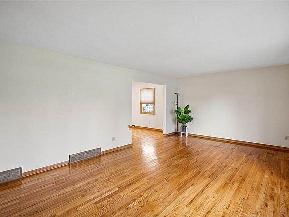 4th image of 2906 39th St
