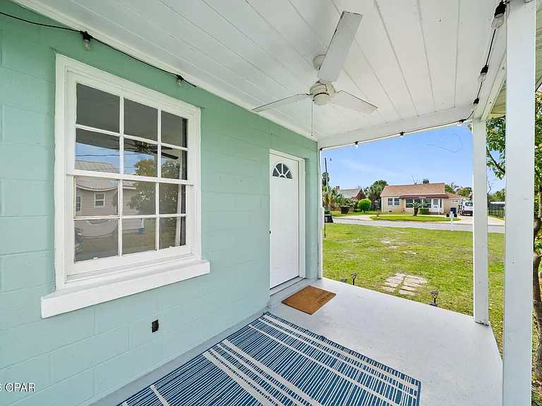 1114 McKenzie Ave #A — Photo 3