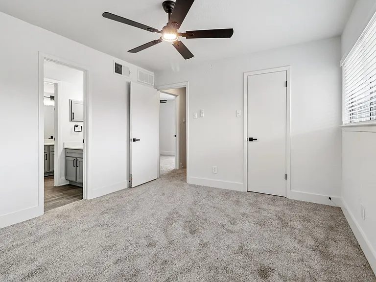 Woodbridge Townhomes — Photo 8