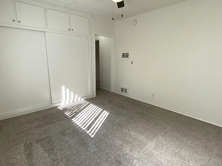 Grismer Cove Apartments — Photo 26