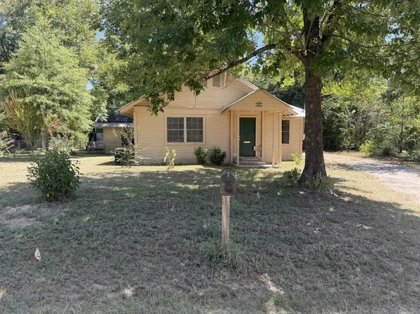901 San Augustine St, Center, TX 75935