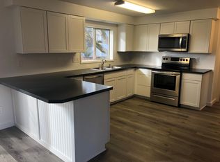 401 9th St #B, Lynden, WA 98264