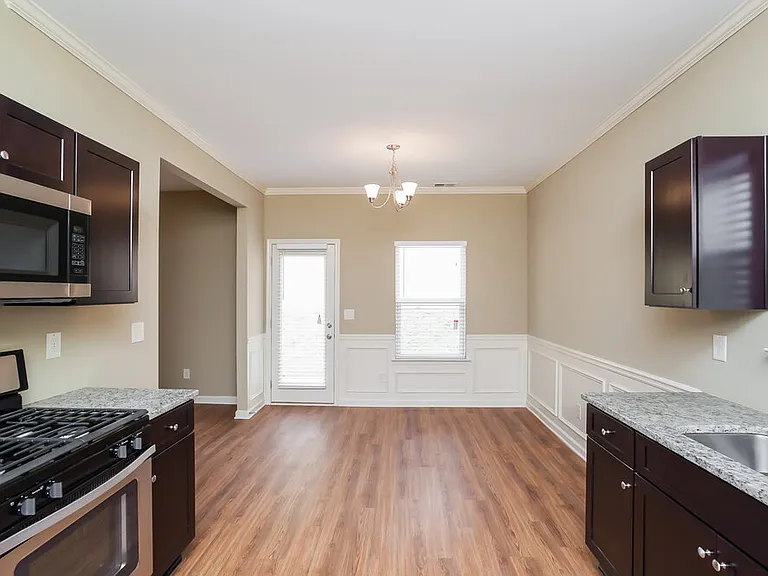 124 Hillcrest Cir — Photo 4