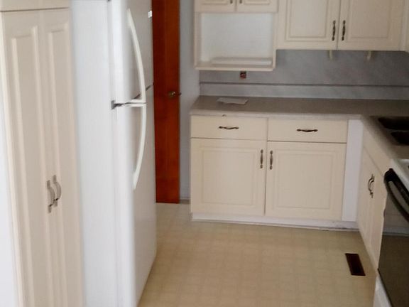 3rd image of 1702 Sibyl St