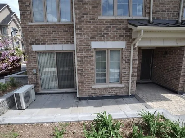 2441 Greenwich Dr #1, Oakville, ON L6M 0S3