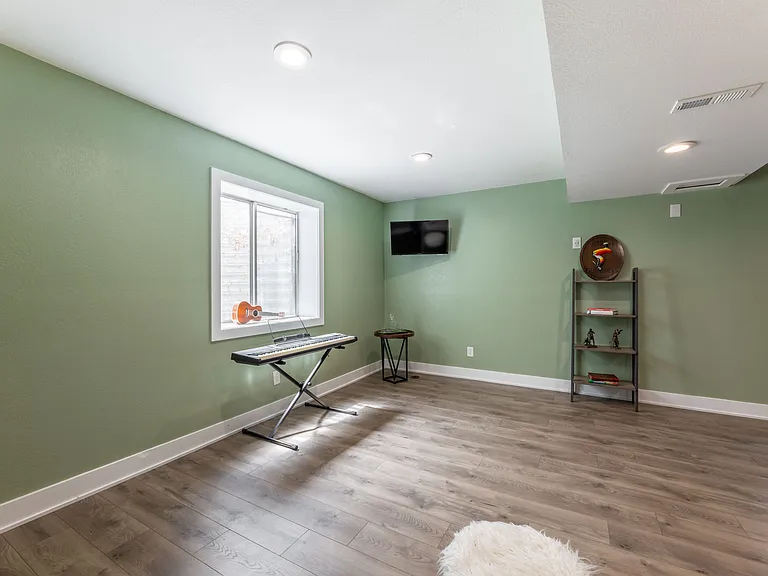 4722 Sutton St — Photo 29