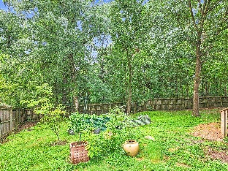 317 Deep Woods Cir — Photo 37