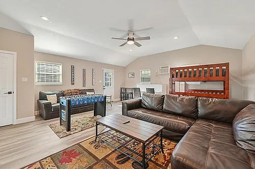 1409 Clement Ct #ID1328074P Photo 1