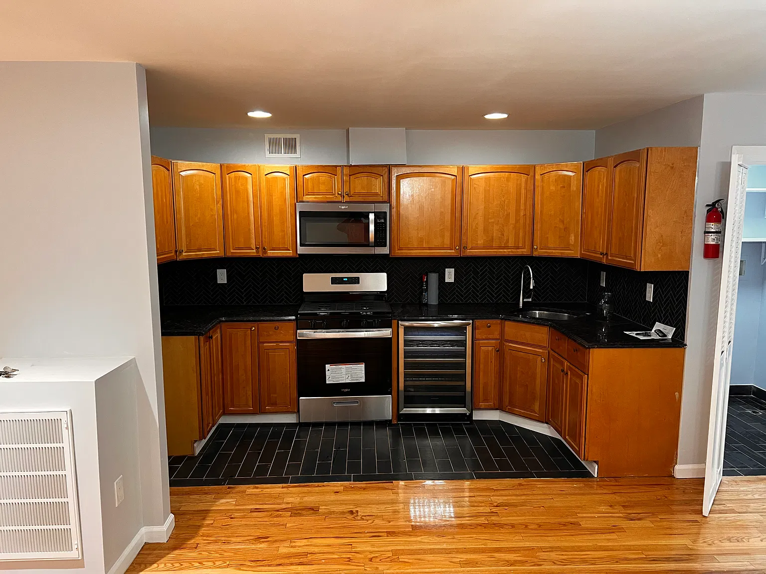 3 bed, $2,900 — Photo 2