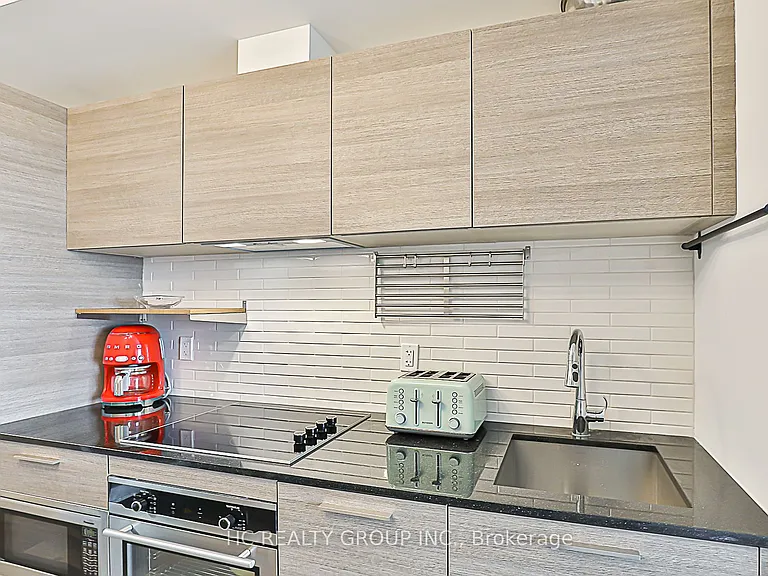 3 Gloucester St #3912 — Photo 8