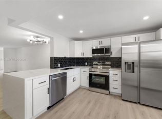 441 NE 195th St APT 302, Miami, FL 33179