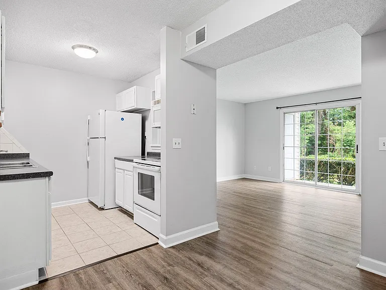 5645 Hornaday Rd #B — Photo 18