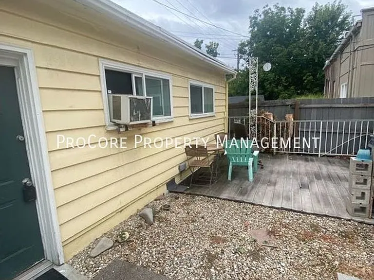 1207 W Washington St — Photo 47