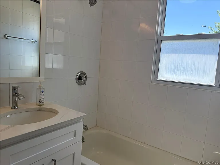 24 Adelaide St #1 — Photo 5