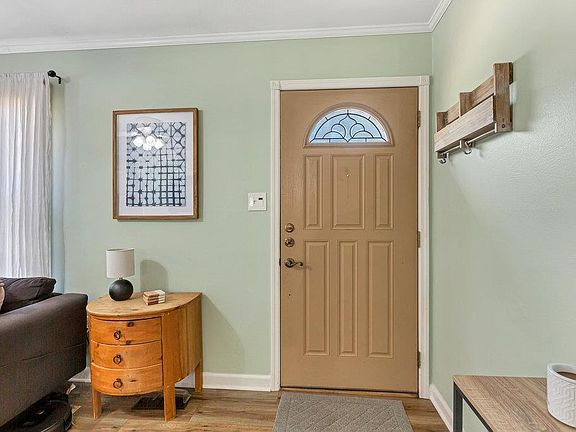 4th image of 1720 Greenwood Ct